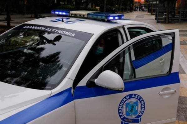 Δύο συλλήψεις για ληστεία με την απειλή μαχαιριού, στο Αιτωλικό