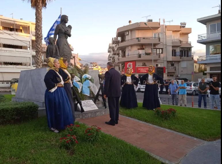 Κατάθεση στεφάνου από τον Γ. Τσαπάκο για τα 102 χρόνια από τη Γενοκτονία των Ελλήνων της Μ. Ασίας