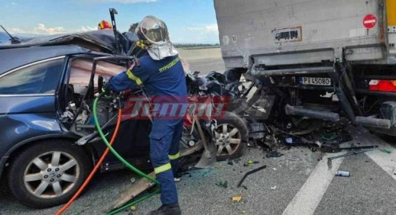 Θανατηφόρο τροχαίο στην εθνική Πατρών-Κορίνθου: ΙΧ προσέκρουσε σε σταθμευμένο φορτηγό