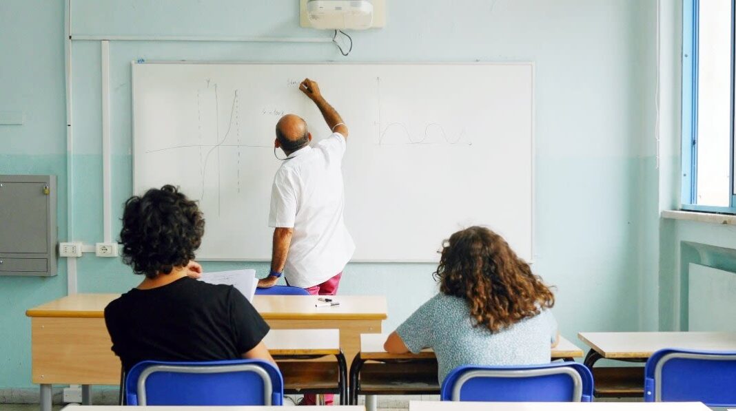 Ποινές σε γονείς που απειλούν εκπαιδευτικούς