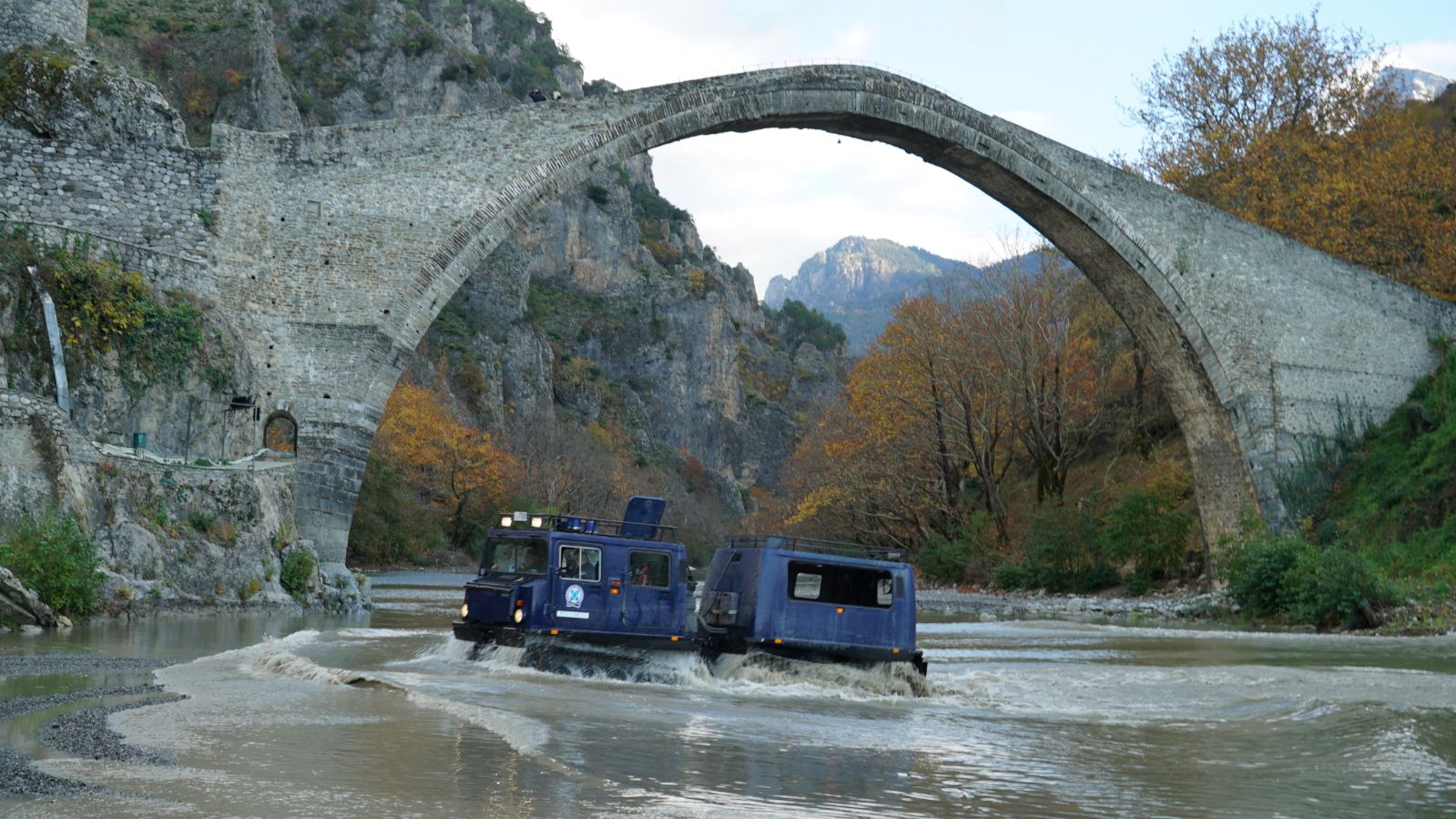 Εντυπωσιακή εκπαίδευση της Γεν. Περ. Αστ. Δ/νσης Ηπείρου, στον χειρισμό ερπυστριοφόρου αρθρωτού οχήματος