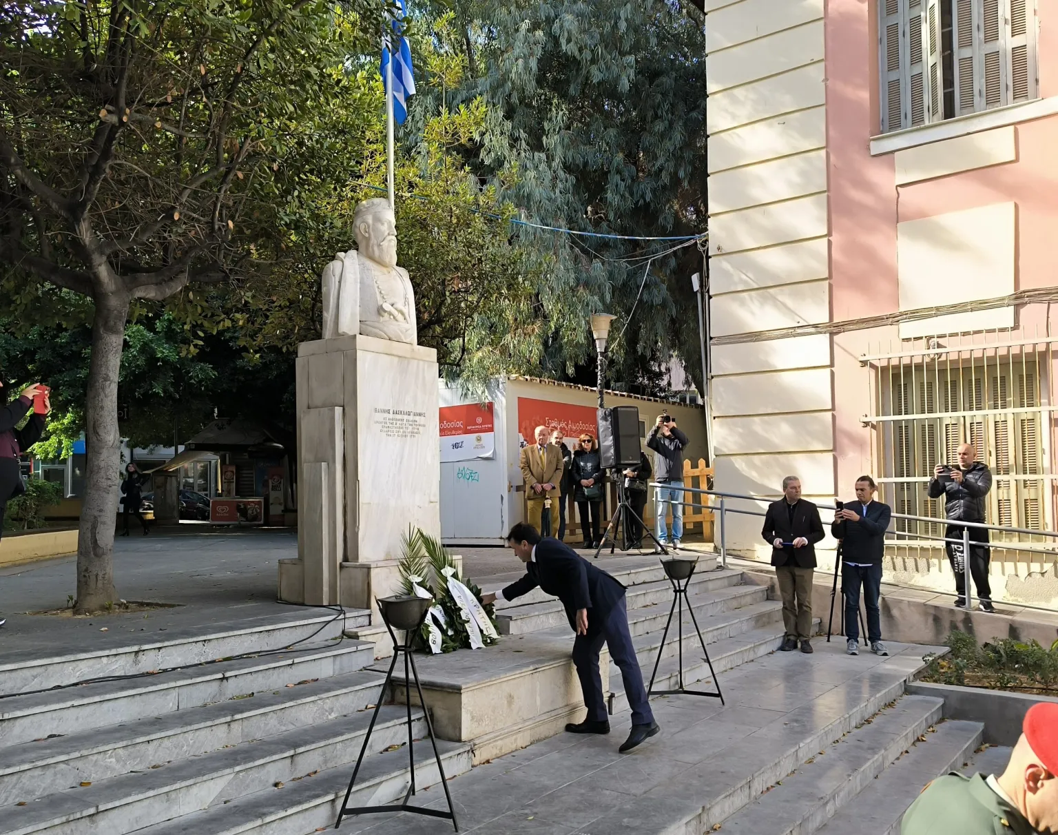 Με επιμνημόσυνη δέηση και κατάθεση στεφάνων στο άγαλμα ΔΑΣΚΑΛΟΓΙΑΝΝΗ τιμήθηκε στο Ηράκλειο η επέτειος της Εθνικής Αντίστασης