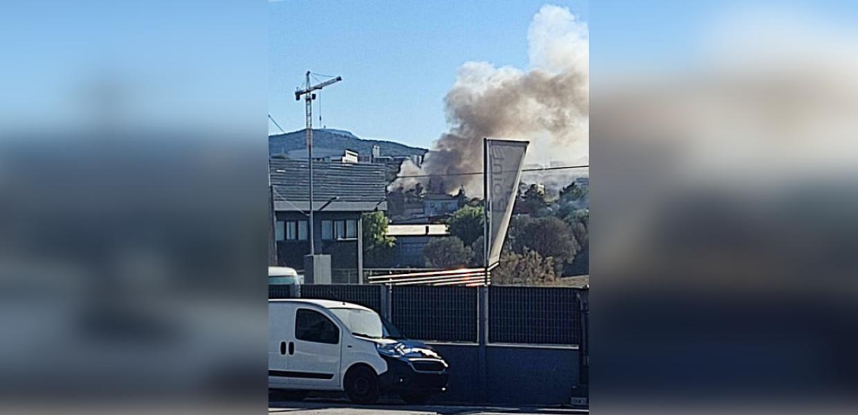 Φωτιά σε χώρο ανακύκλωσης οχημάτων στο Κορωπί – Δύο τραυματίες