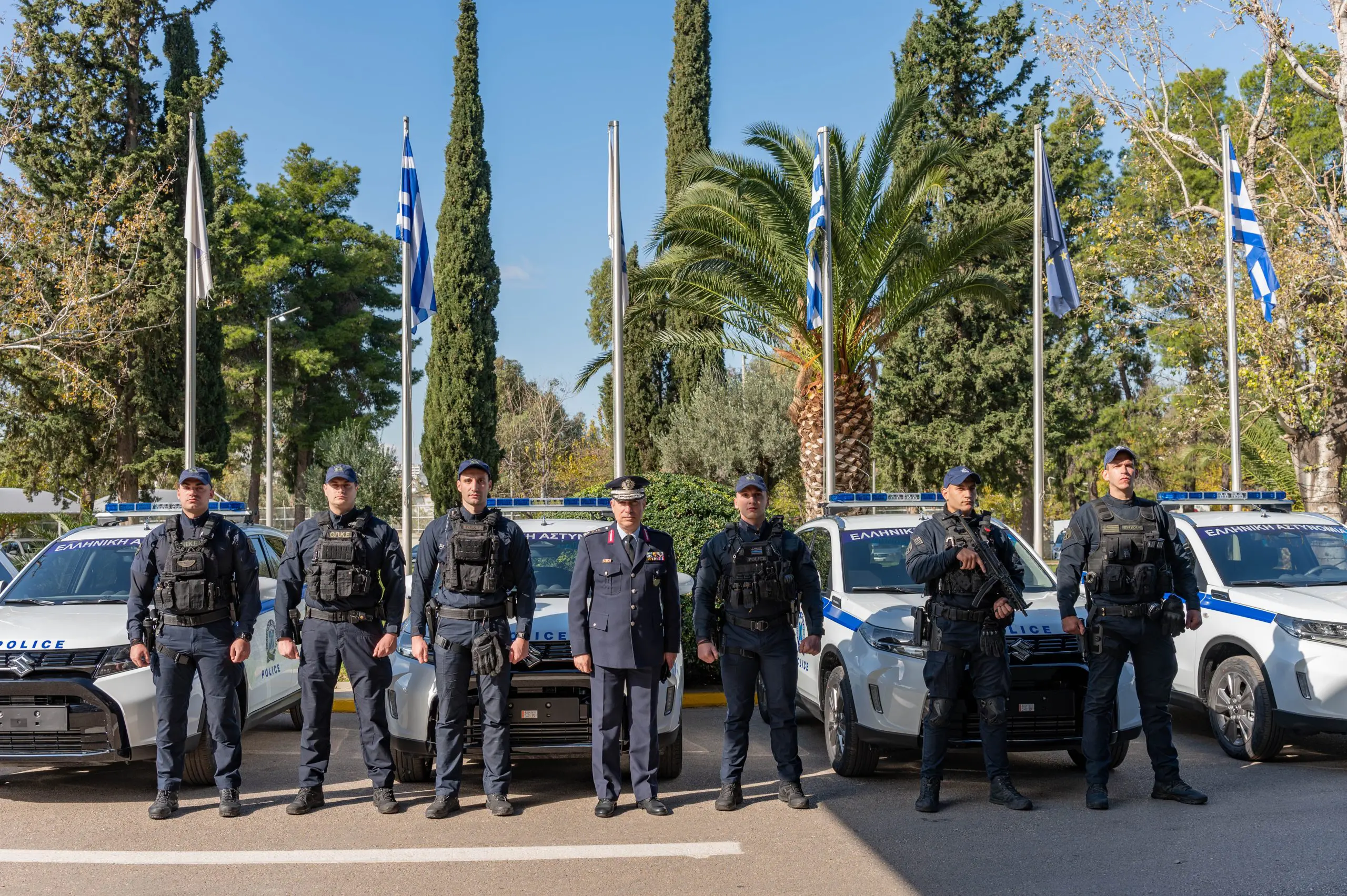 Δωρεά πέντε υβριδικών οχημάτων, από τον εφοπλιστή Νικόλα Πατέρα στην Ελληνική Αστυνομία