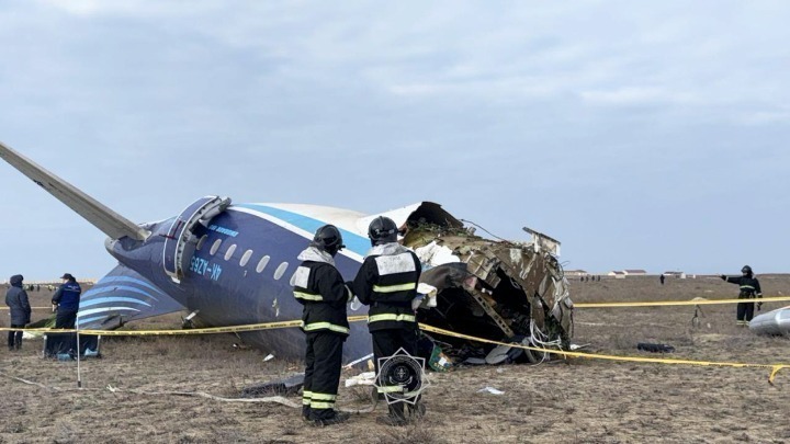 Azerbaijan Airlines:«Το αεροσκάφος δέχθηκε εξωτερική φυσική και τεχνική επέμβαση»