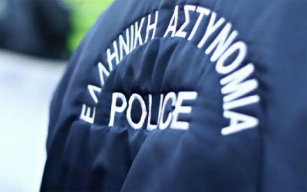 Αστυνομικός του Α.Τ. Χαλανδρίου έδειρε «Άι Βασίλη» και Αντιδήμαρχο