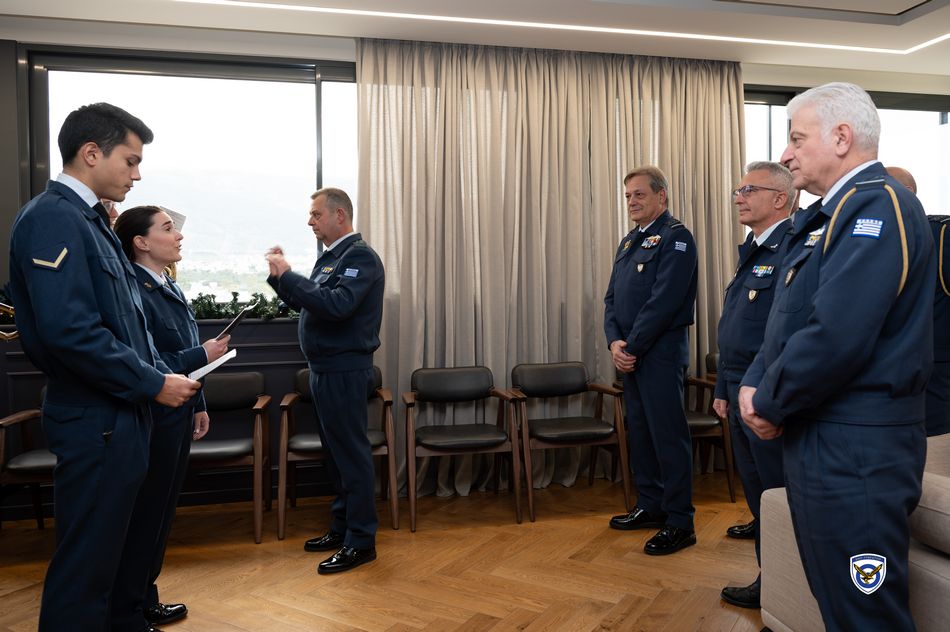 Ανταλλαγή Ευχών και Χριστουγεννιάτικα Κάλαντα στον Αρχηγό ΓΕΑ