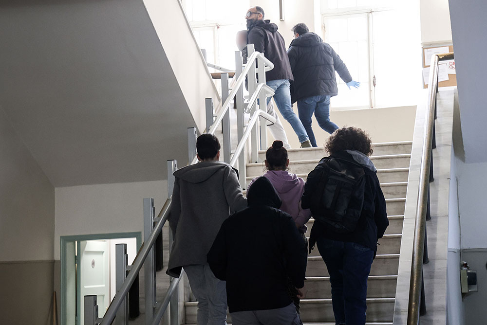 Προθεσμία για να απολογηθούν ζήτησαν και έλαβαν η 26χρονη και ο 44χρονος για την απόπειρα ανθρωποκτονίας του 3χρονου αγοριού