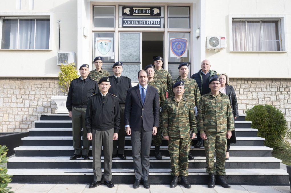 Επίσκεψη ΥΦΕΘΑ Γιάννη Κεφαλογιάννη στο 301 ΕΒ και την ΣΤΕΑΤΧ