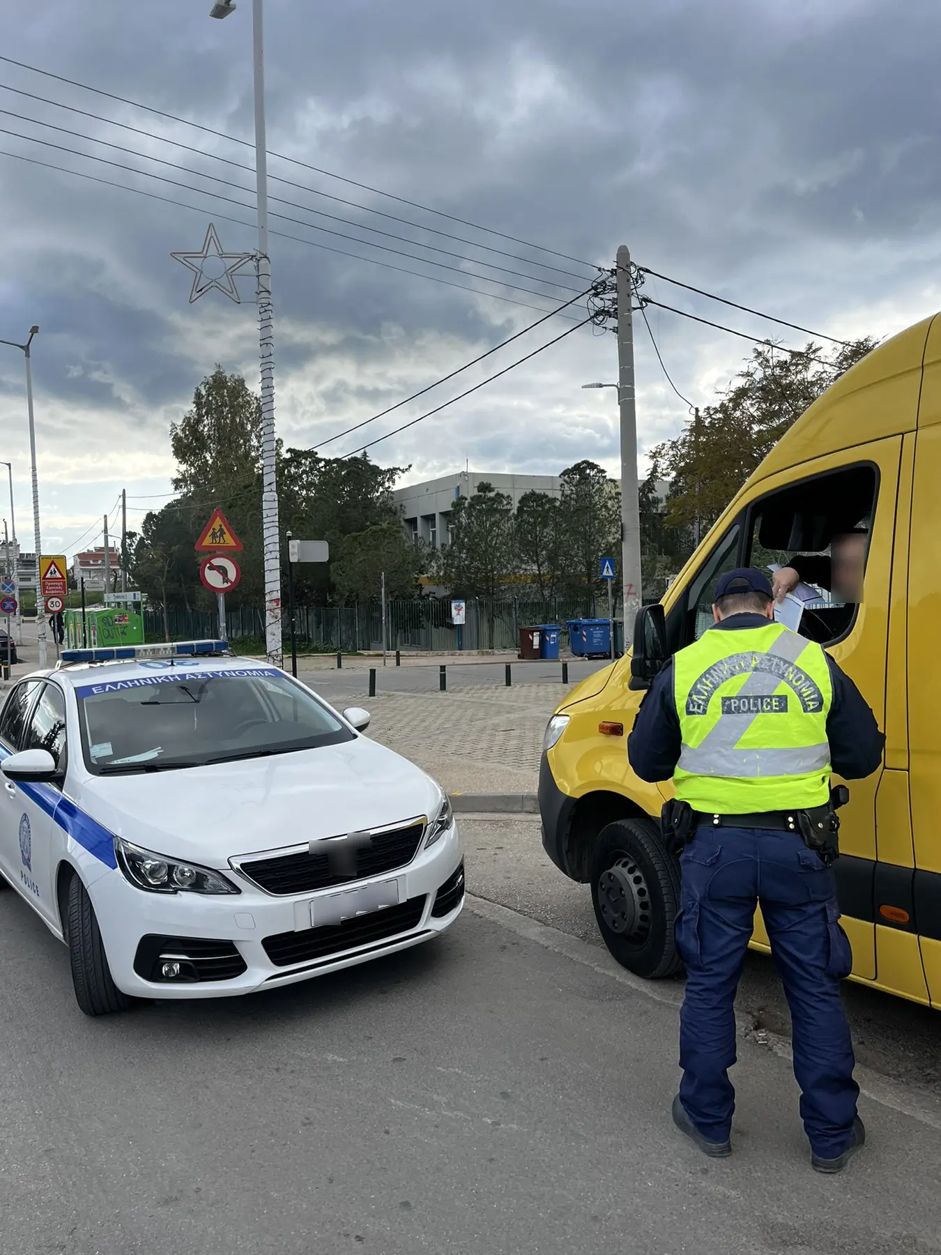 Ειδική δράση της Διεύθυνσης Τροχαίας Αττικής για τον έλεγχο σχολικών λεωφορείων σε περιοχές της Αττικής (βίντεο)