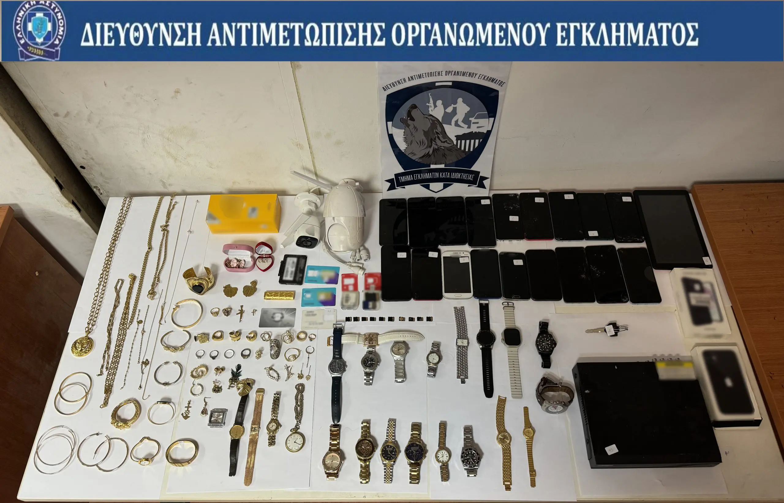 Αττική: Διέπρατταν κλοπές σε σπίτια ηλικιωμένων παριστάνοντας τους υπαλλήλους ΔΕΗ ή συντηρητές ασανσέρ