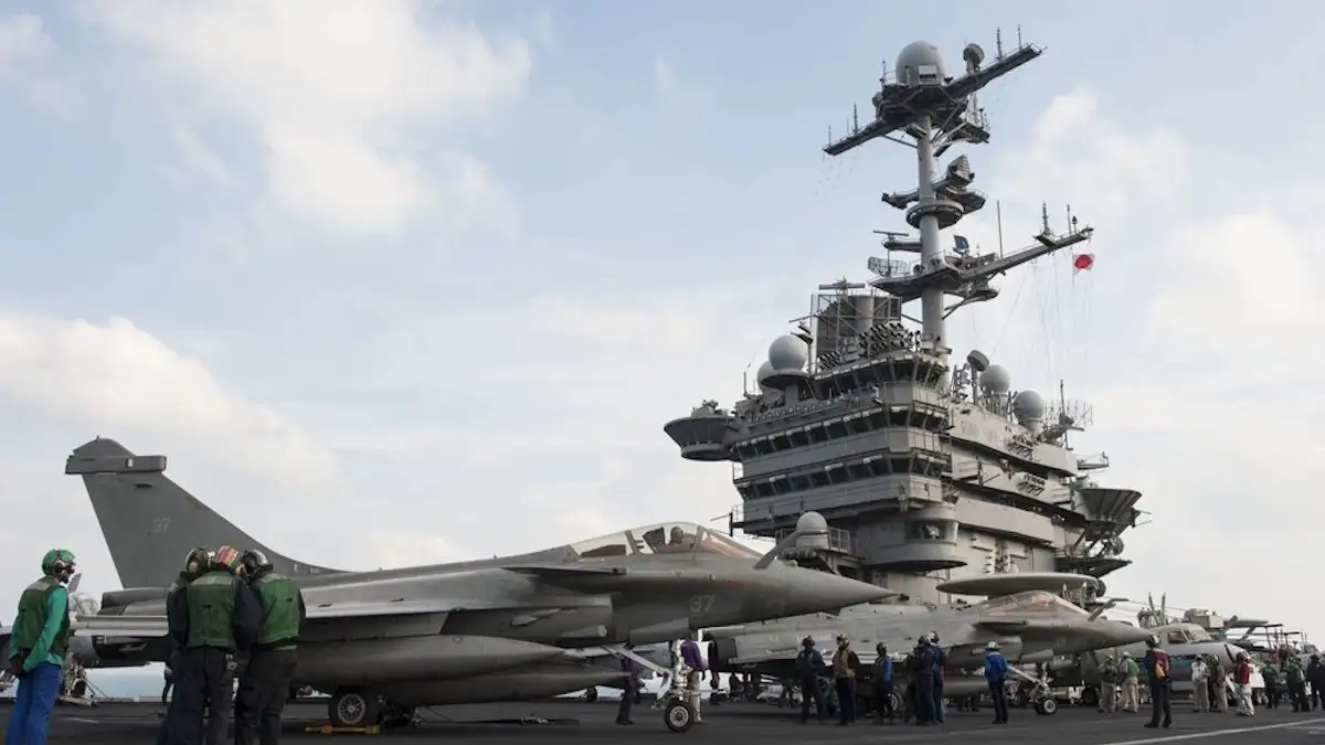 Στο Αιγαίο το αεροπλανοφόρο «Charles de Gaulle»