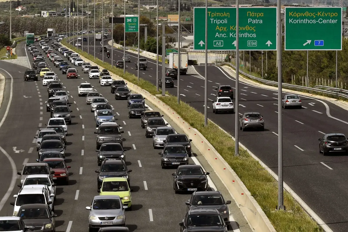 Έκτακτα μέτρα της Τροχαίας και απαγόρευση κίνησης των φορτηγών για την έξοδο του Δεκαπενταύγουστου
