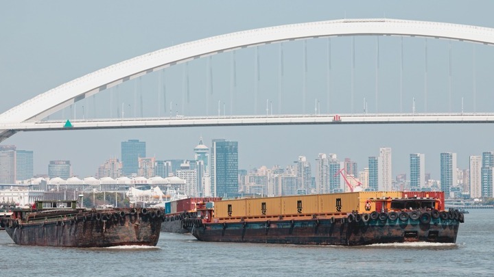 Τρικυμία στη ναυτιλία από τα νέα λιμενικά τέλη των ΗΠΑ – Στο στόχαστρο η κινεζική ναυπηγική βιομηχανία