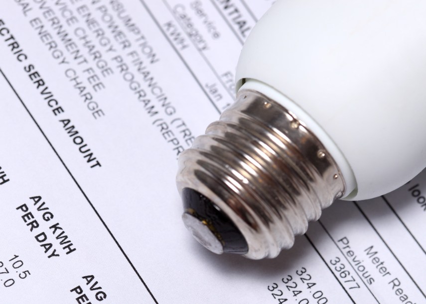 Πώς η επιλογή του οικονομικού παρόχου ηλεκτρικής ενέργειας μπορεί να μειώσει τα μηνιαία έξοδά σας (10 tips)