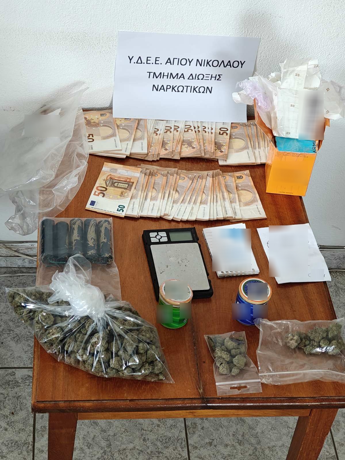 Σύλληψη άνδρα στην Κρήτη, για παραβάσεις νομοθεσίας περί ναρκωτικών και βεγγαλικών και αθυρμάτων