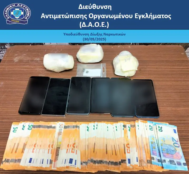 Πάνω από μισό κιλό κοκαΐνης κατασχέθηκε μετά από έλεγχο σε όχημα στον Πειραιά – 4 συλλήψεις