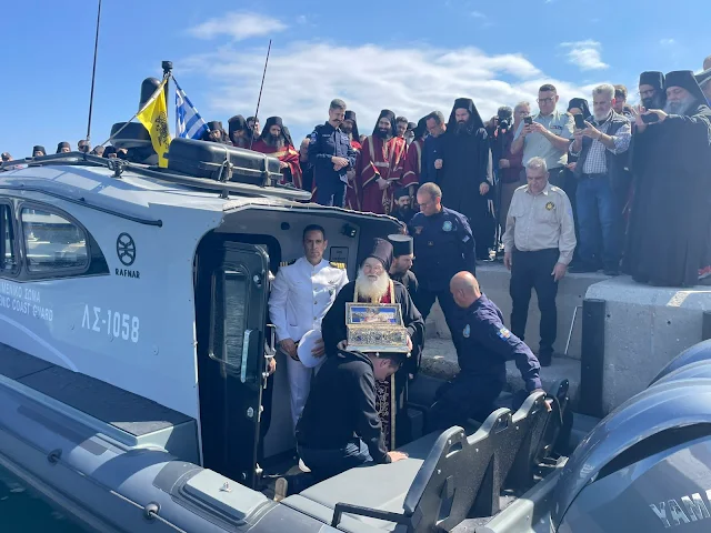 Έξοδος της Αγίας Ζώνης της Υπεραγίας Θεοτόκου από το Άγιον Όρος με σκάφους του Λιμεναρχείου Αγίου Όρους (βίντεο)