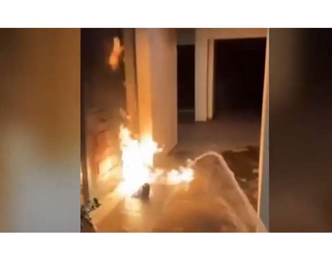 Επίθεση με γκαζάκια σε είσοδο πολυκατοικίας στην Ηλιούπολη