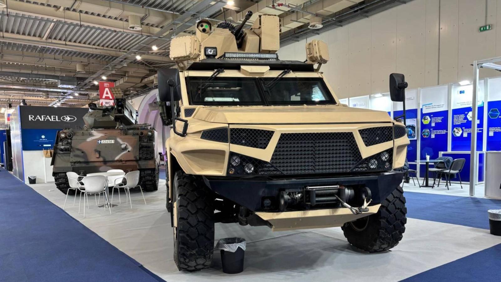 To ασταμάτητο «θωρηκτό» των Ισραηλινών πάτησε Ελλάδα -Ποιο είναι το StormRider που κλέβει τις εντυπώσεις