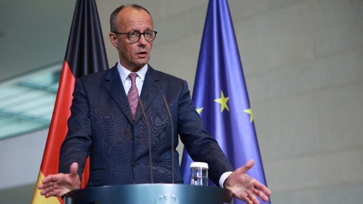 Μερτς: “Νέας μορφής” στρατιωτική – βιομηχανική συνεργασία με την Ουκρανία για κατασκευή όπλων μεγάλου βεληνεκούς