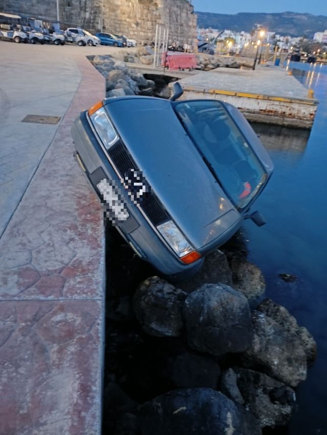 Κως: 65χρονος έπεσε με το αυτοκίνητό του στο λιμάνι – Απεγκλωβίστηκε από στελέχη Λ.Σ.-ΕΛ.ΑΚΤ.