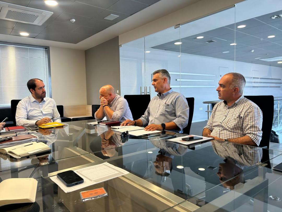 Συνάντηση Υπουργού Κλιματικής Κρίσης και Πολιτικής Προστασίας με εκπροσώπους της Πανελλήνιας Ένωσης Εθελοντών Πυροσβεστικού Σώματος