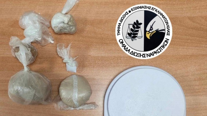 Έκρυβαν τα ναρκωτικά στα σπίτια τους και σε πορτμπαγκάζ- Συνελήφθησαν δύο άτομα