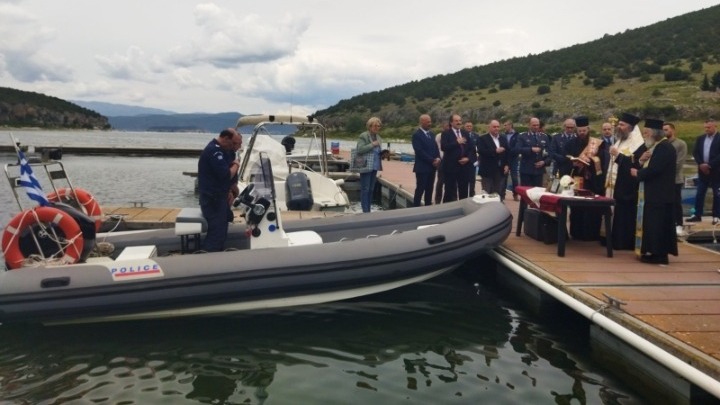 Στην Μεγάλη Πρέσπα πλέει το νέο ταχύπλοο σκάφος της ΕΛ.ΑΣ