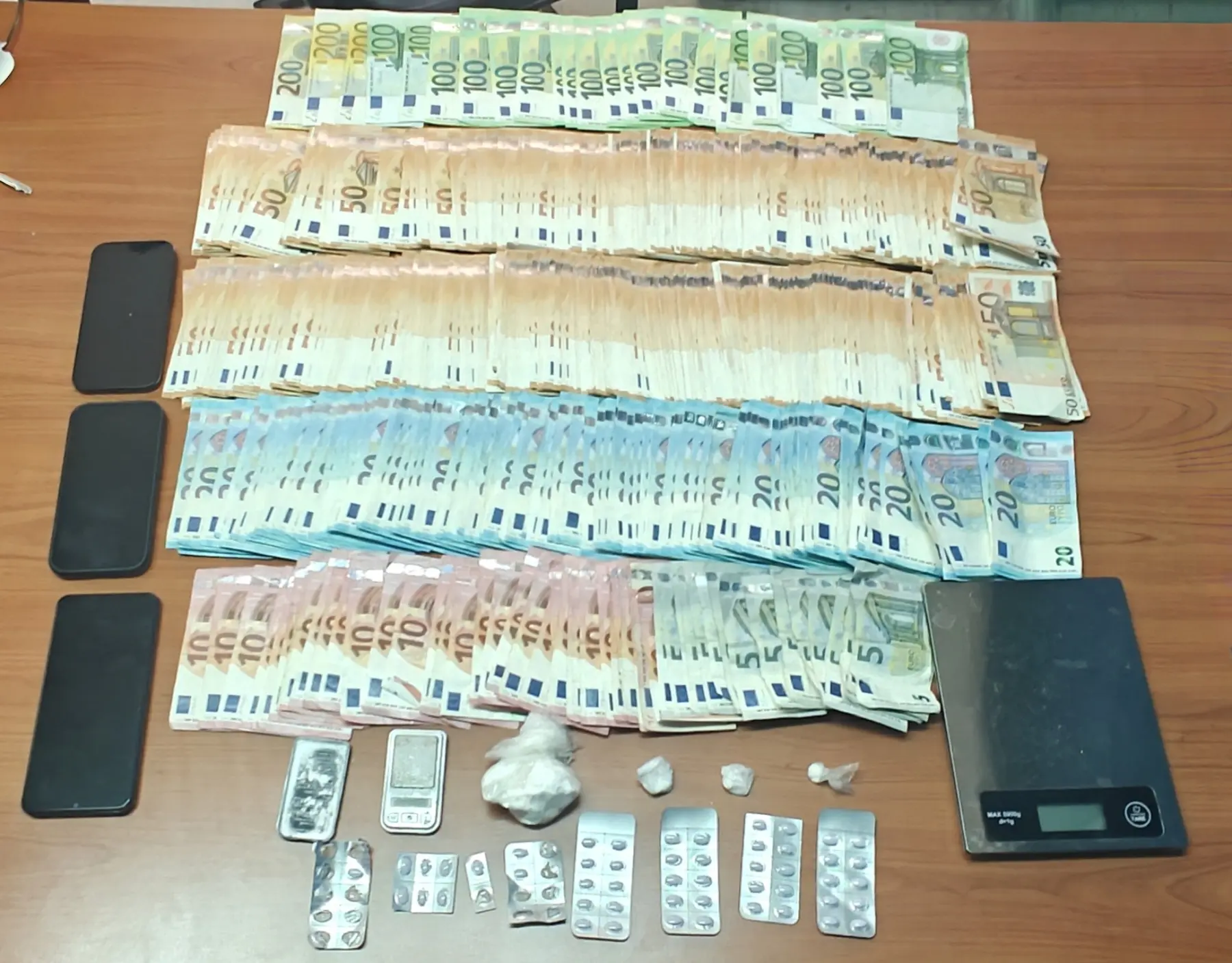 Διακινητής ναρκωτικών ουσιών εντοπίστηκε ενώ οδηγούσε, παρότι του είχε αφαιρεθεί η άδεια ικανότητας οδήγησης λόγω μέθης