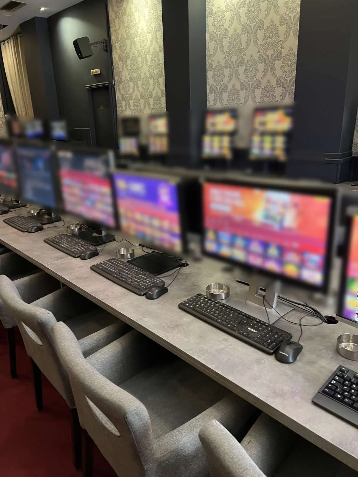 Εντοπίστηκε κατάστημα στον Πειραιά όπου διεξάγονταν τυχερά παιχνίδα τύπου «φρουτάκια» (βίντεο)