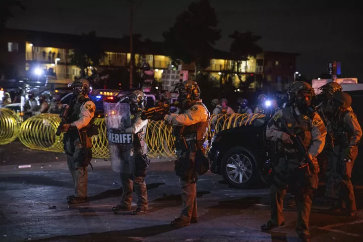 Ο Τραμπ στέλνει την Εθνοφρουρά στο Λος Άντζελες- Διαδηλώσεις κατά της σύλληψης παράτυπων μεταναστών