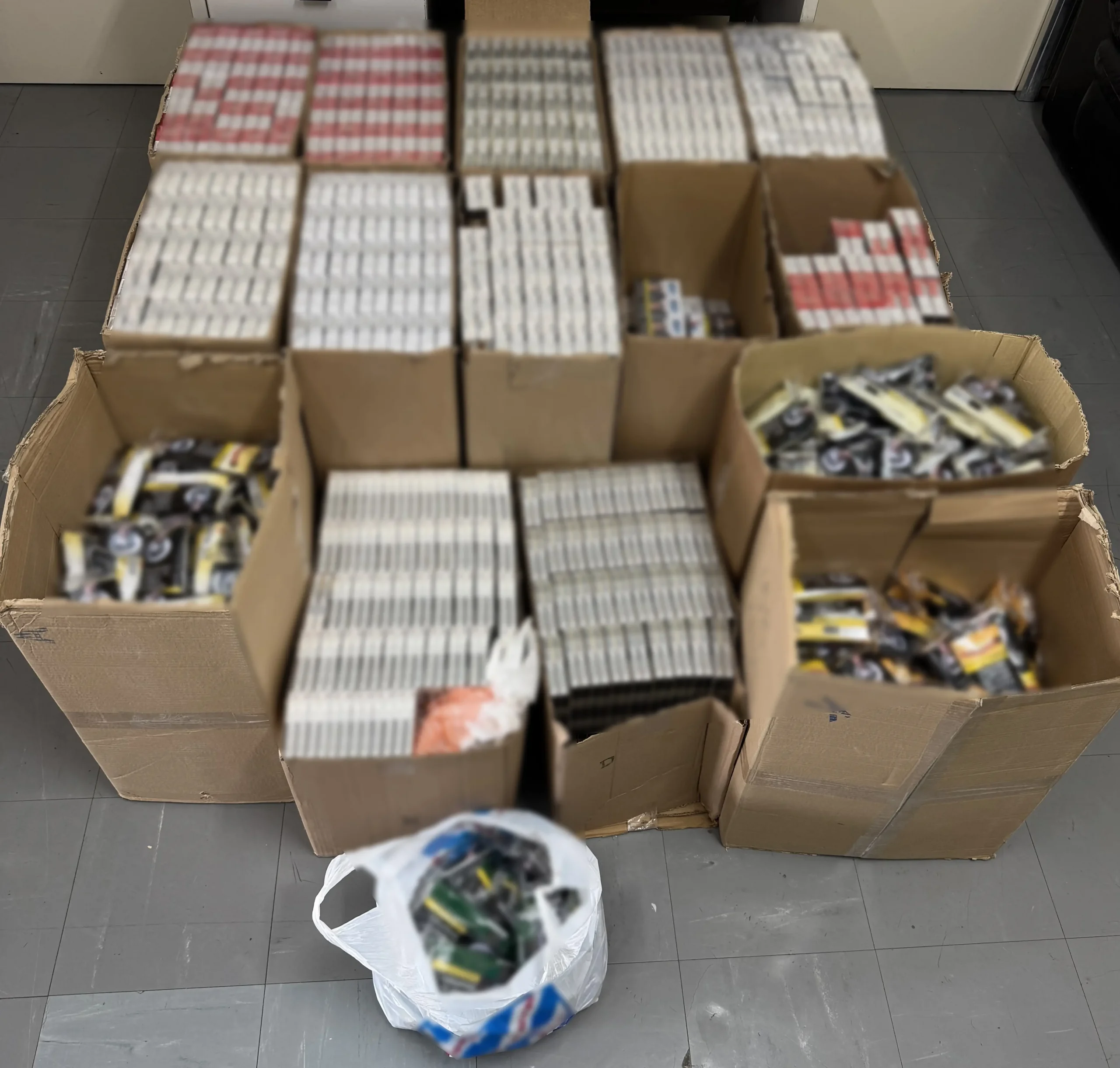 45χρονος αλλοδαπός διακινούσε λαθραία καπνικά προϊόντα στην περιοχή του Πειραιά