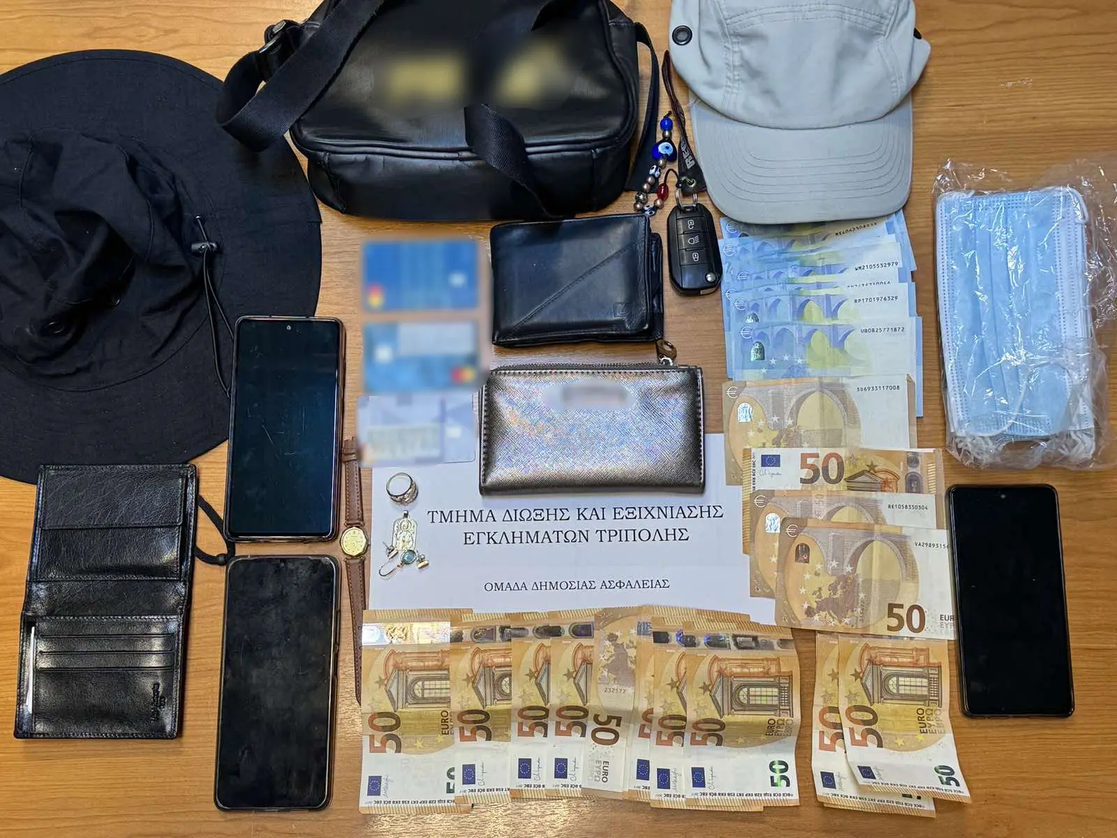 Τρίπολη: Εκμεταλλευόμενοι τον συνωστισμό, έκλεβαν πορτοφόλια από λαϊκές και πλατείες