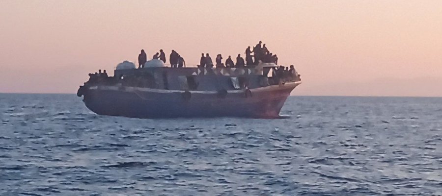 274 αλλοδαποί διασώθηκαν στη θαλάσσια περιοχή 50 ν.μ. νότια των Καλών Λιμένων Κρήτης – Σύλληψη των διακινητών τους