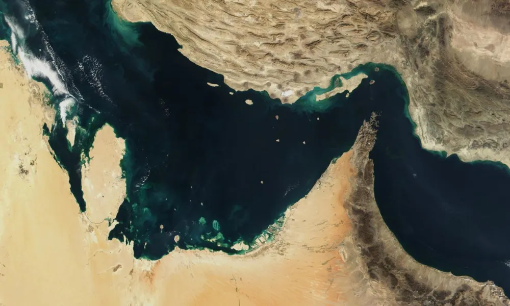 Η ιρανική Βουλή ενέκρινε το κλείσιμο των Στενών του Χορμούζ