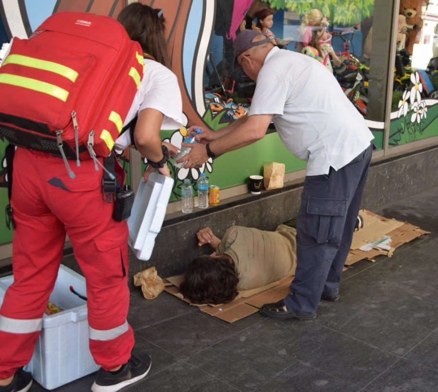 Ο Ε.Ε.Σ. ενισχύει τους άστεγους συνανθρώπους μας ενόψει καύσωνα (27/6)