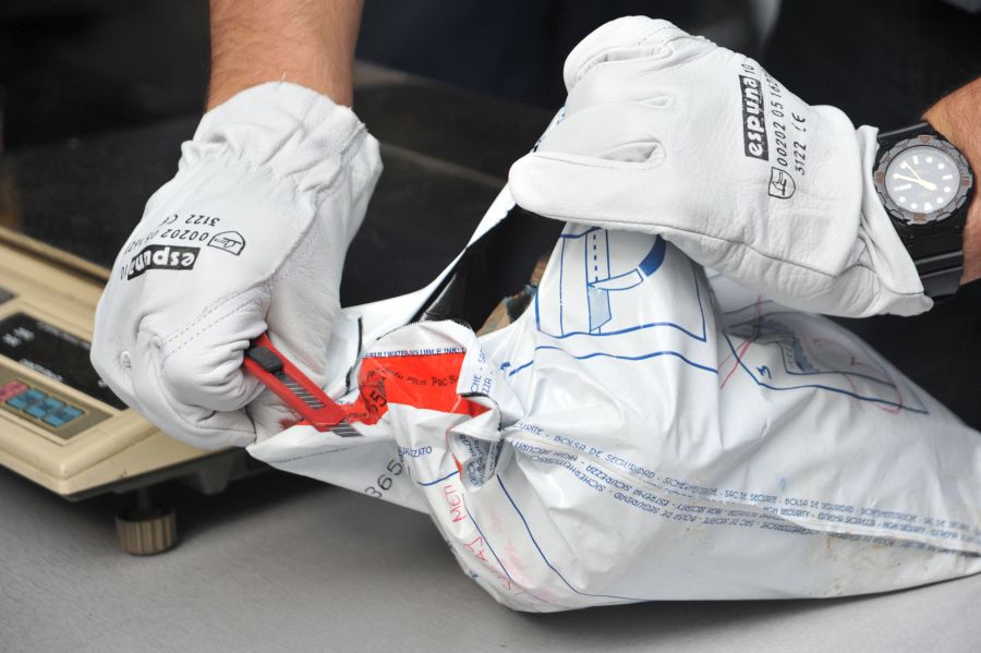 Σύλληψη 3 ατόμων για συμμετοχή σε διεθνές καρτέλ διακίνησης κοκαΐνης – 4,2 τόνοι εντοπίστηκαν σε φορτηγό πλοίο στα Κανάρια Νησιά