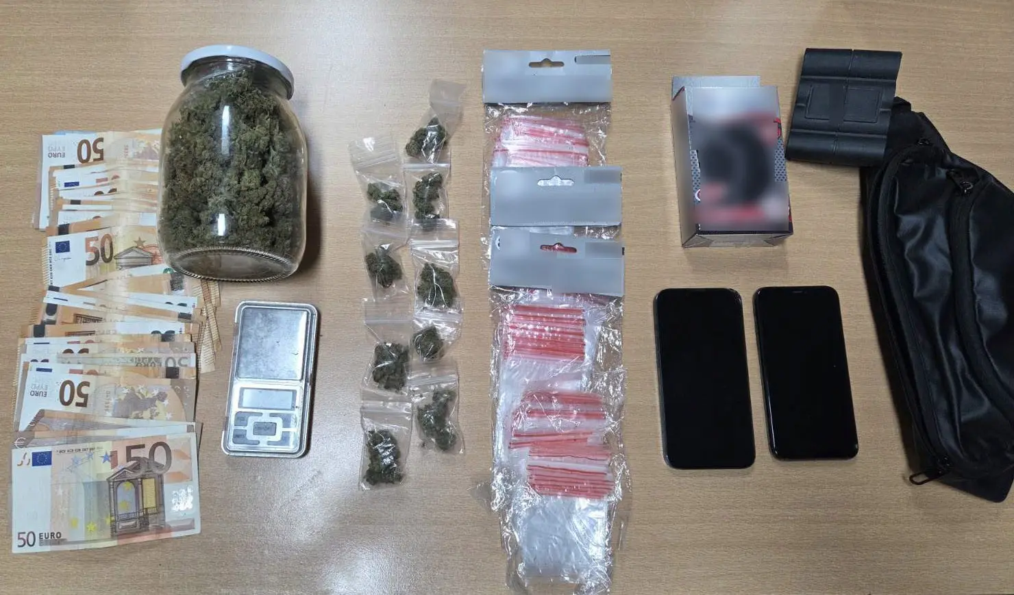 2 συλλήψεις από αστυνομικούς της Ομάδας ΔΙ.ΑΣ. για διακίνηση ναρκωτικών στη Δυτική Αττική