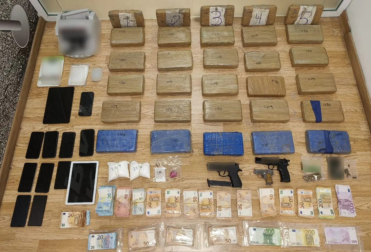 Εγκληματική οργάνωση, διεθνικού χαρακτήρα, διακινούσε μεγάλες ποσότητες κοκαΐνης μέσω εμπορευματοκιβωτίων (βίντεο)