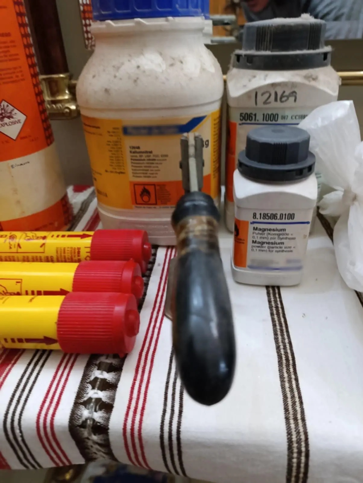 Σύλληψη 81χρονου για φωτοβολίδες και πυροτεχνήματα!