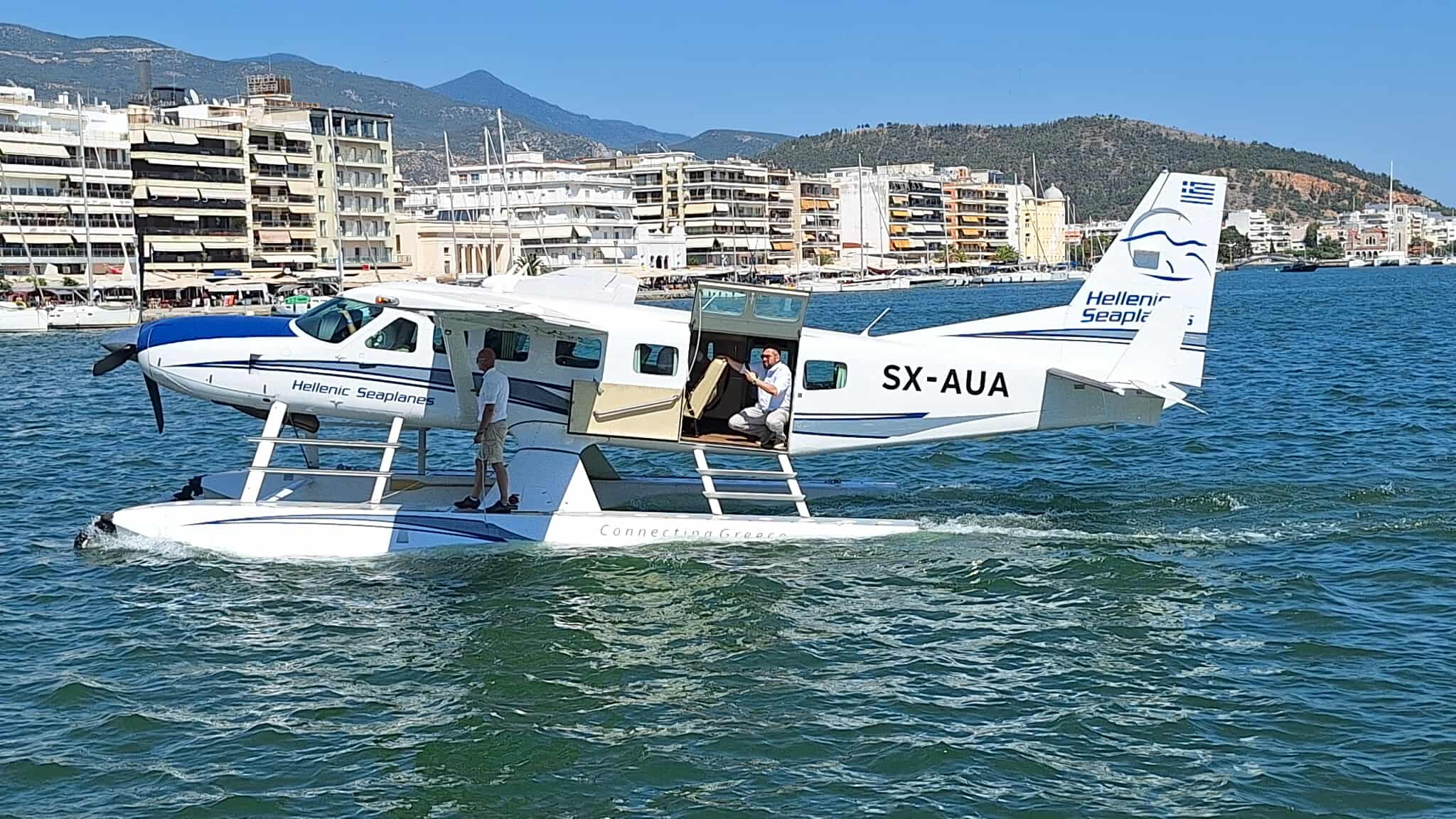 Προσθαλασσώθηκε στον Βόλο το πρώτο υδροπλάνο