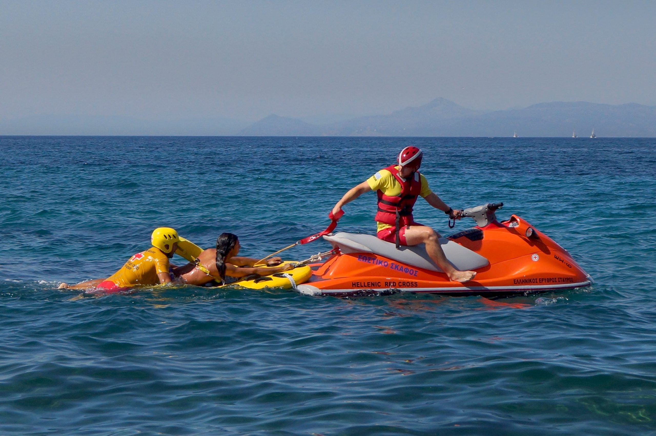 Δράση ενημέρωσης για την ασφαλή κολύμβηση στα παιδιά της κατασκήνωσης του Δήμου Αθηναίων από τον Ε.Ε.Σ.