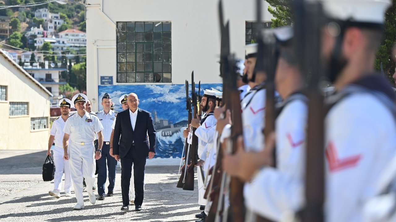 Στο Κέντρο Εκπαίδευσης του Πολεμικού Ναυτικού στον Πόρο ο Ν. Δένδιας