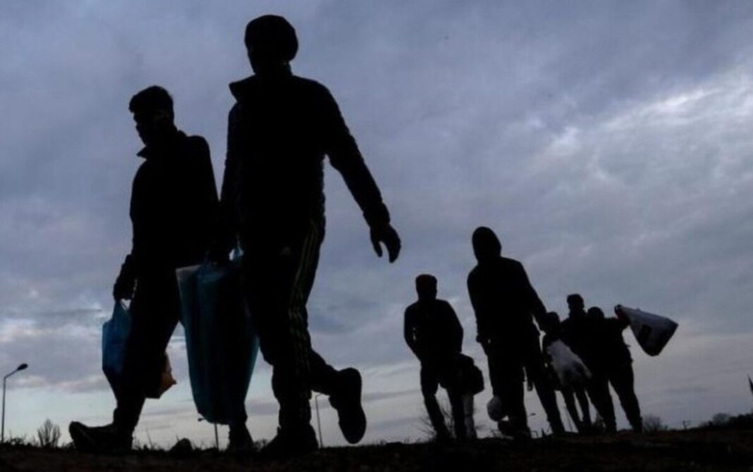 Μεταφορά 247 μεταναστών από τη Σούδα στο Λαύριο