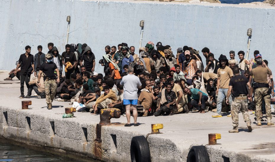 Σε κατάσταση μεταναστευτικής κρίσης Κρήτη και Γαύδος, σπεύδει στη Λιβύη και ο υπ. Μετανάστευσης Θ. Πλεύρης