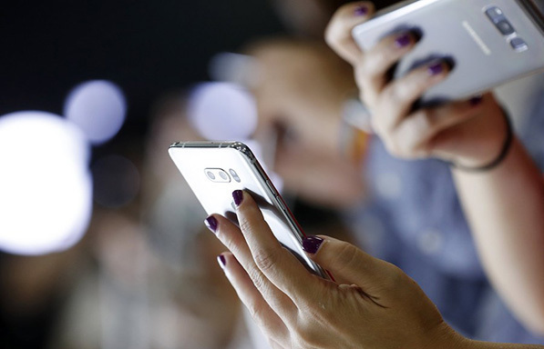 ΑΑΔΕ: Προσοχή σε παραπλανητικά SMS που υποδύονται Τελωνειακές υπηρεσίες