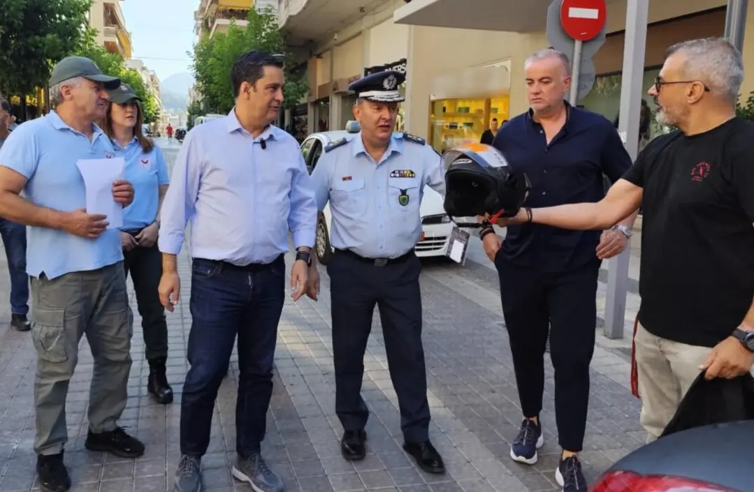 Δήμος Αγρινίου και Διεύθυνση Αστυνομίας Ακαρνανίας προσέφεραν κράνη σε δικυκλιστές