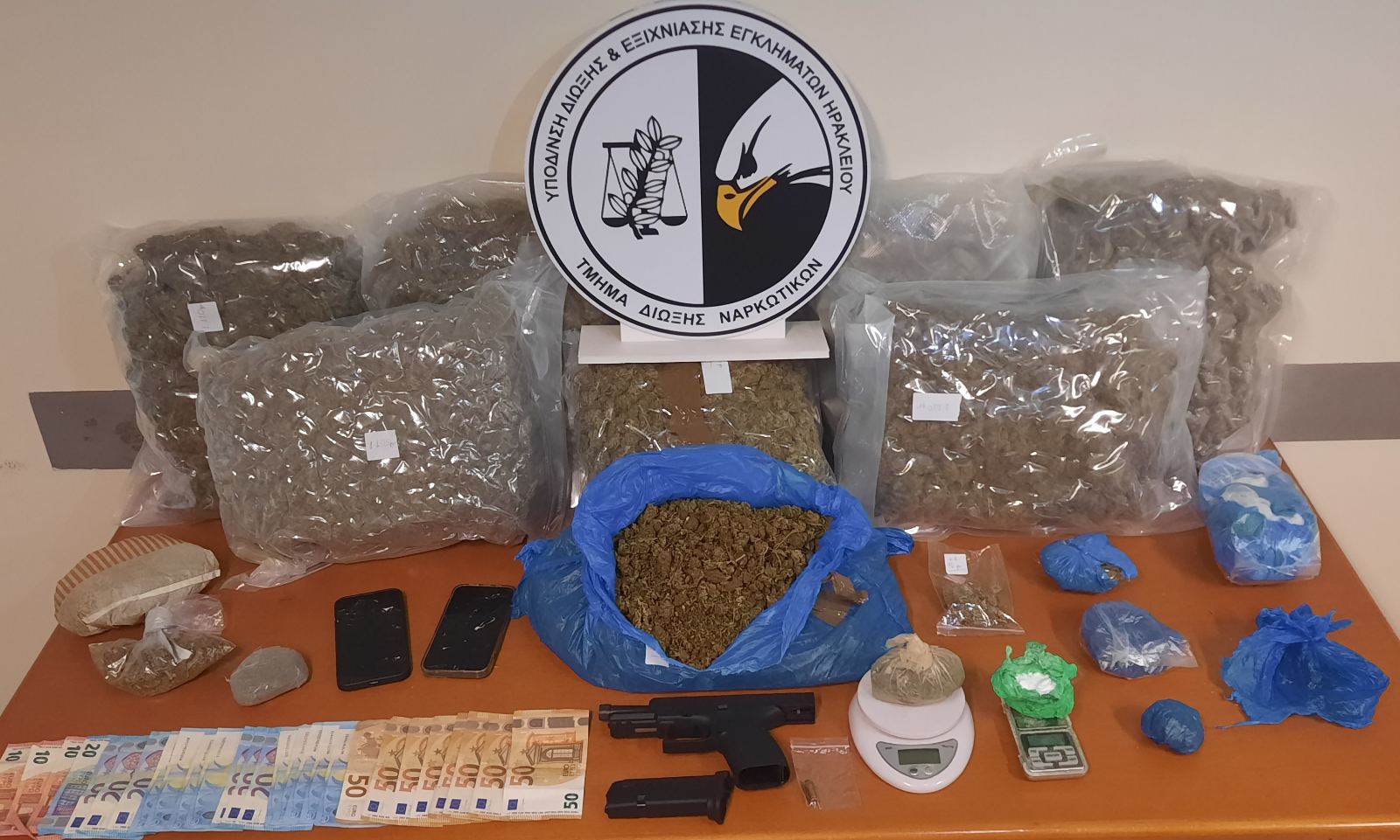 3 συλλήψεις για ναρκωτικά στο Ηράκλειο – Κατασχέθηκαν πάνω από 8,5 κιλά κάνναβης (βίντεο)