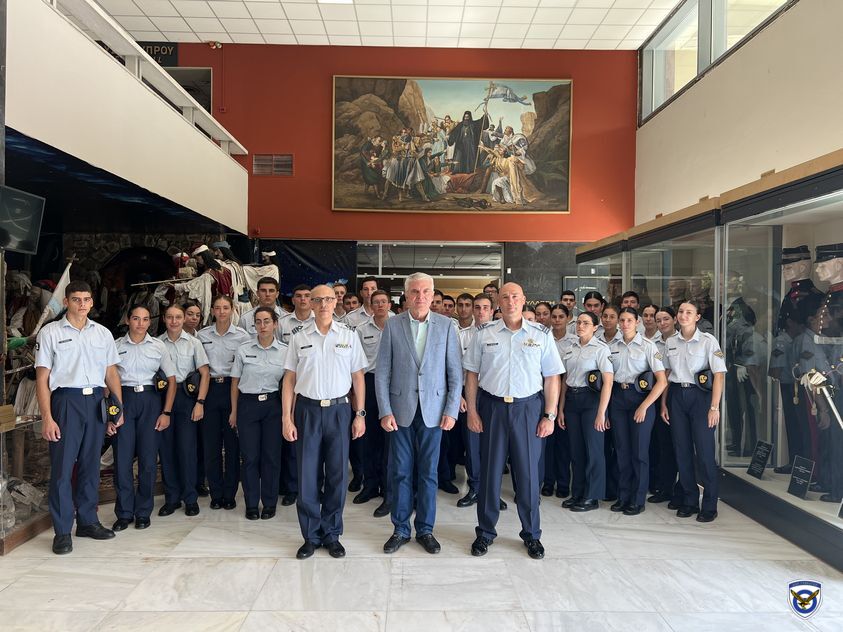 Επίσκεψη των ΔΥ της ΙΙης Τάξης ΣΜΥΑ στο Πολεμικό Μουσείο Αθηνών